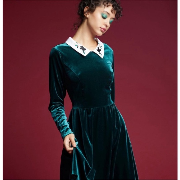NWT Disney Mickey Mouse Holiday Green Velvet Long Sleeve White Collared Dress 0 - Picture 2 of 16